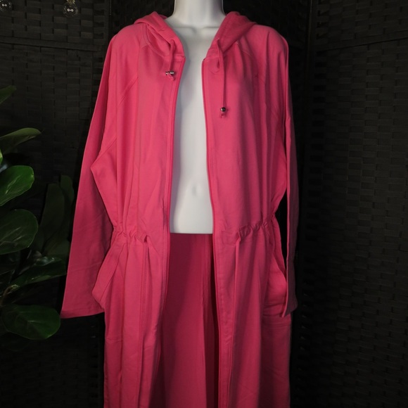 Women's Pink Hooded Robe - Picture 10 of 15